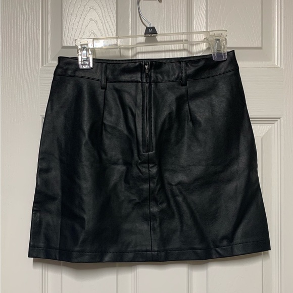 NWT faux leather mini skirt - Picture 2 of 3